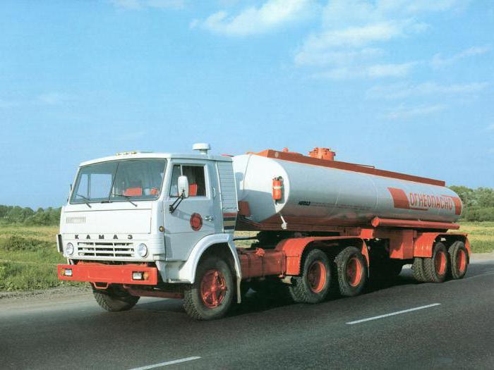 tractor kamaz con semirremolque