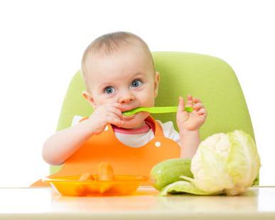 alimentar al niño en 5 meses 