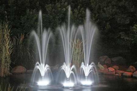 Fuentes para el jardín con luces.