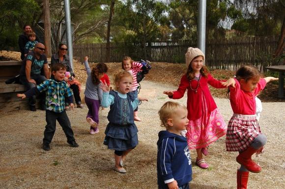 Una caminata en el jardín de infantes como método de desarrollo de niños