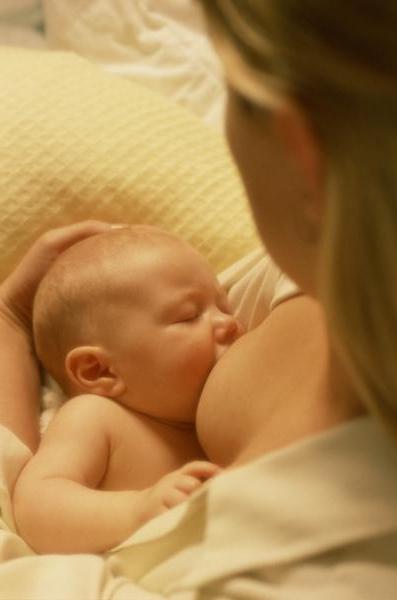 ¿Cuánto debería comer el recién nacido? Teoría y práctica