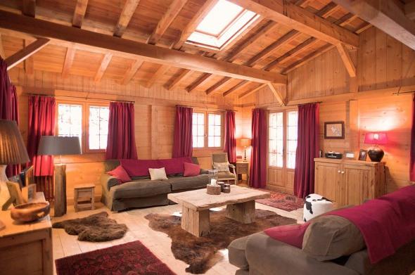 Chalets de estilo en el interior: el romance de la simplicidad