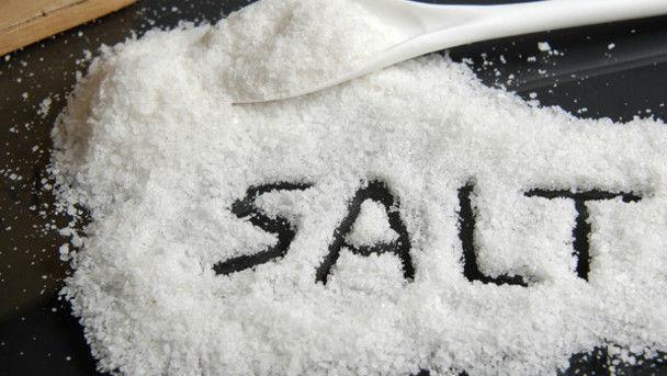 100 gramos de sal: cuántas cucharas de mesa. Cómo medir la cantidad correcta sin pesos