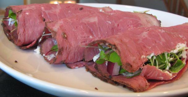 rollo de carne de cerdo con delicadeza lengua