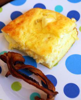 cazuela de requesón en el horno de microondas