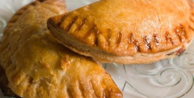 Cómo cocinar un chebureki en casa: receta detallada