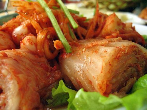 Cómo cocinar kimchi de col blanca? Una receta simple de verano para un refrigerio agudo