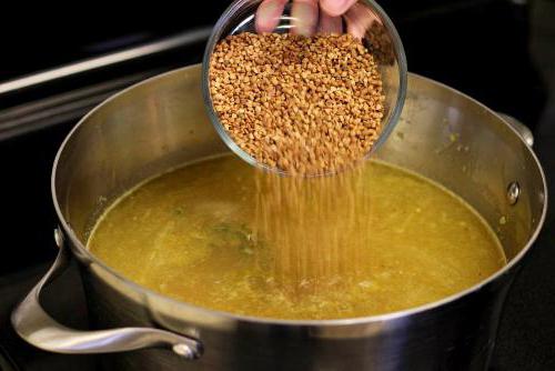 Cómo cocinar sopa de alforfón en caldo de pollo.