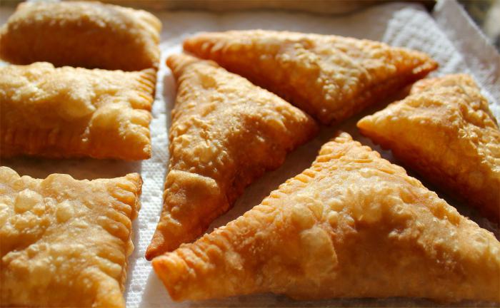 Cómo hacer una masa en la burbuja de chebureki, sabroso. Masa de Cheburek: las mejores recetas