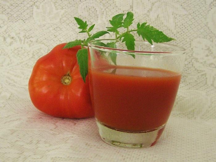 ¿Cómo hacer jugo de tomate para el invierno a través de un exprimidor? Receta disponible para todos