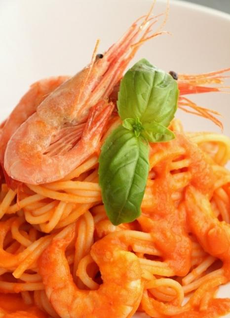 Pasta con gambas. Cómo cocinarlo?