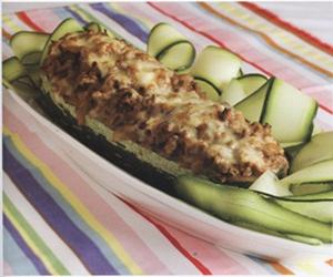 Un plato completo para toda la familia: calabacín relleno, horneado en el horno