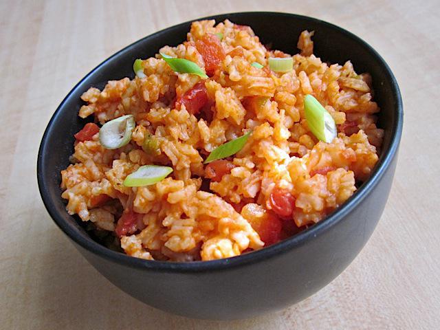  arroz cocinando en una sartén