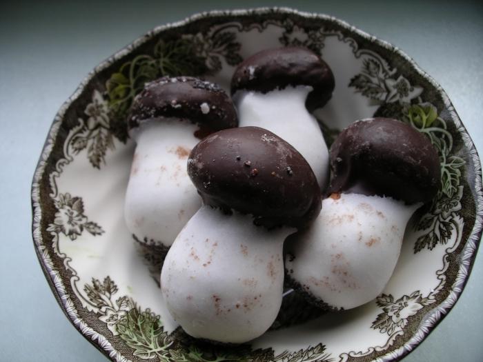 La receta de galletas para moldes - con caramelo, avellana y en forma de champiñones