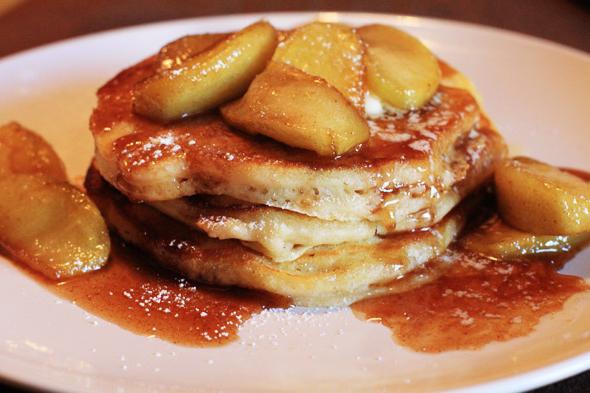 panqueques con manzanas en leche