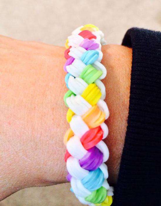 Cómo tejer una pulsera hecha de gomas doble trenza.