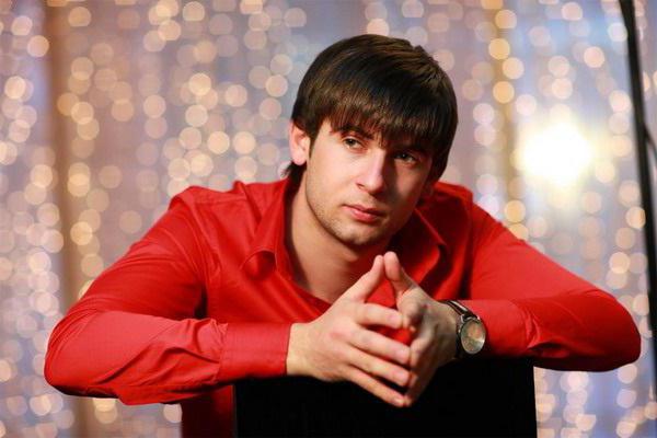 Biografía de Azamat Bishtov: carrera musical y vida personal