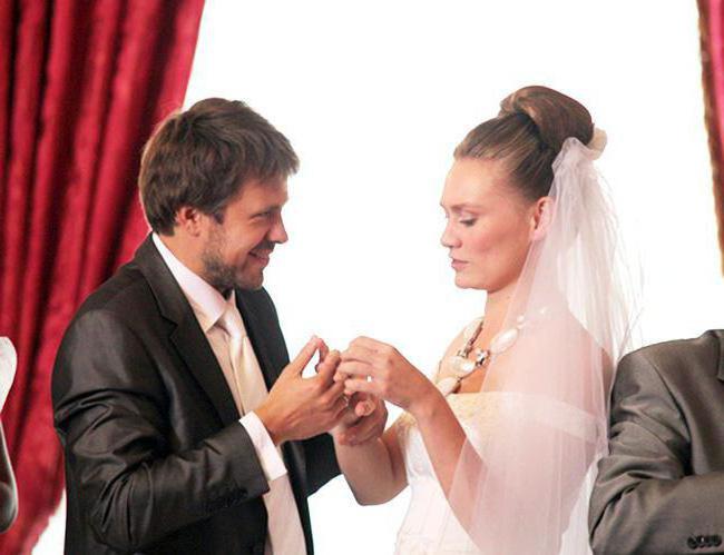 La serie "Matrimonio perfecto": los actores jugaron un servicio moderno de romance