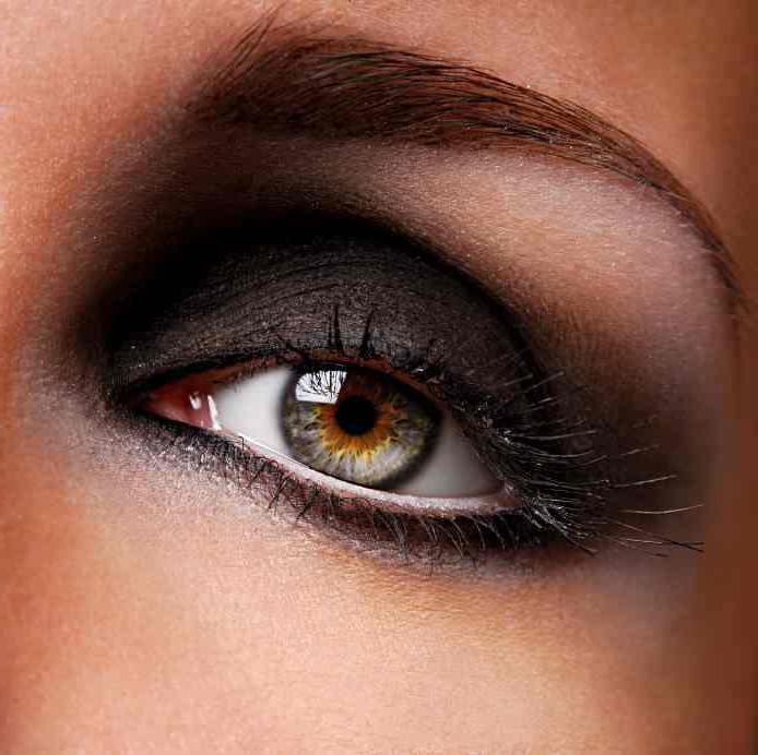 Características del maquillaje para ojos saltones: descripción de la tecnología y recomendaciones