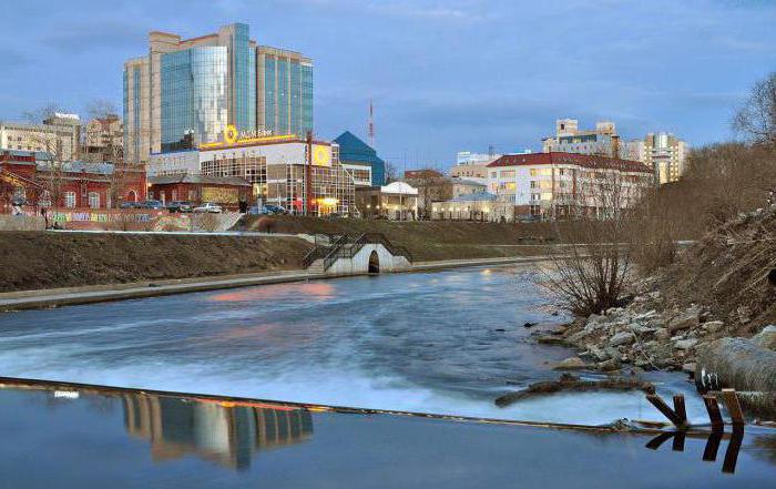 La ciudad de Yekaterinburg, río Iset - descripción, foto