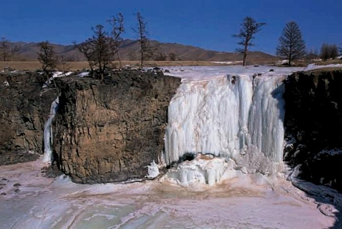 Waterfall Peshchersky - la creación de manos humanas