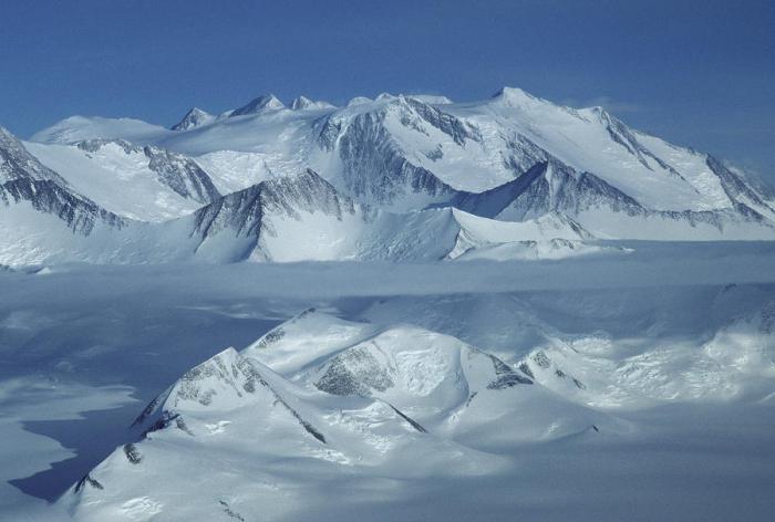 Las montañas más altas de la Tierra. ¿Cuál es la montaña más alta del mundo, en Eurasia y en Rusia?