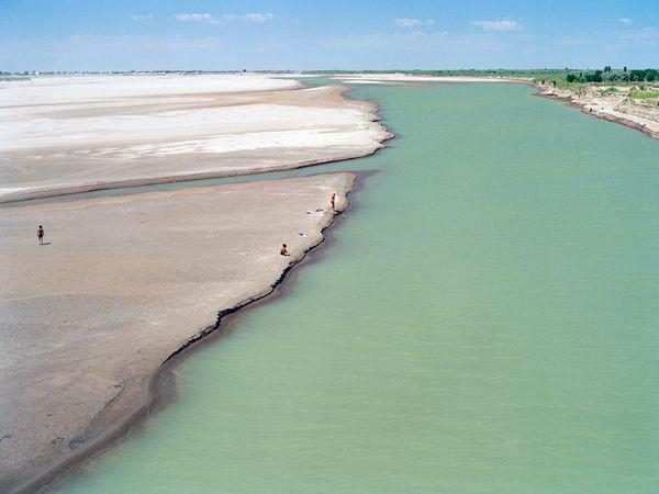 río de las tierras bajas de Turan