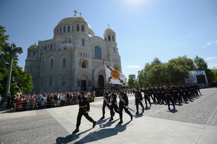 modo de funcionamiento de la catedral del mar de Kronstadt