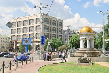 Nikitsky Gate - la plaza en el centro histórico de Moscú