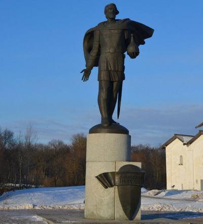 un monumento a Alexander Nevsky en Novgorod