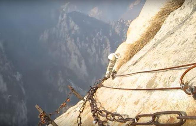 Ruta peatonal de la muerte en el Monte Huashan: un viaje de adrenalina e impresiones