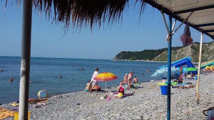 Vacaciones de playa tranquilas y mesuradas en el centro de recreación 