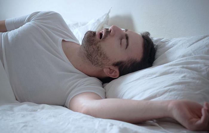 ¿Por qué gime un hombre mientras duerme?