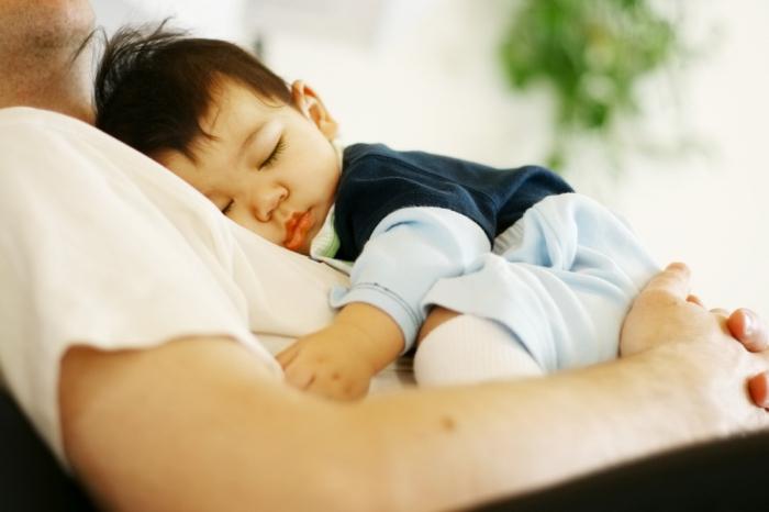¿Cuánto debe dormir un bebé recién nacido?